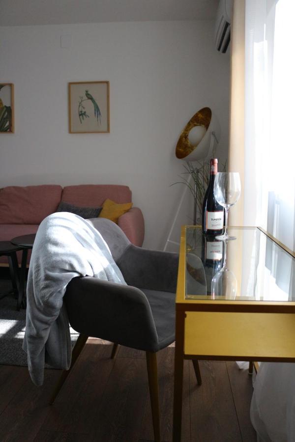 Luca, Digital Nomad Getaway Studio Apartment Zagreb Buitenkant foto